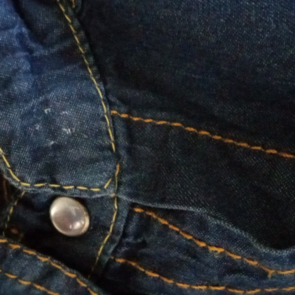 The Hanger Western style denim shirt pearlized snaps missing top snap - Picture 3 of 9